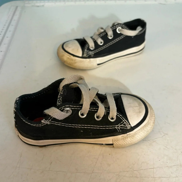 🛍️3/$30  Converse all star‎ low top black chuck Taylor’s in size 6 toddler - Picture 4 of 9